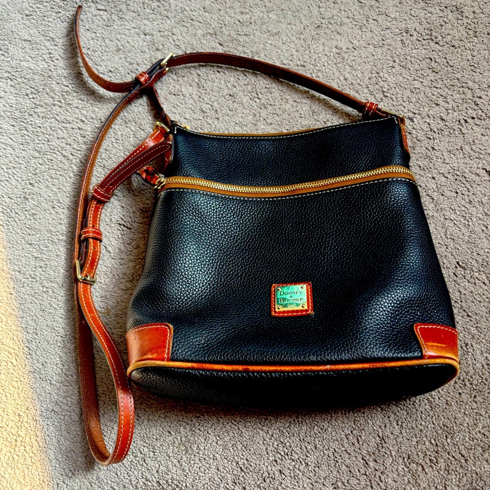 CLASSIC DOONEY AND BOURKE CROSS BODY